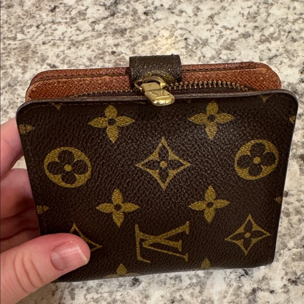 Louis Vuitton wallet - Picture 3 of 13
